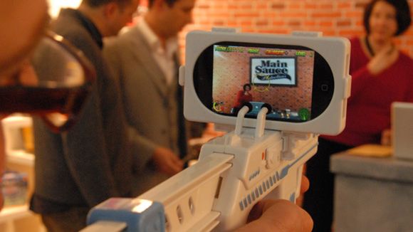 iPhone potrafi już nawet walczyć z UFO 1