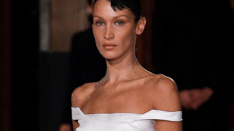 Tworzenie sukni na ?ywo podczas pokazu CoperniMandatory Credit: Photo by Shutterstock (13431048al)
Bella Hadid on the catwalk
Coperni show, Runway, Spring Summer 2023, Paris Fashion Week, France - 30 Sep 2022Shutterstock