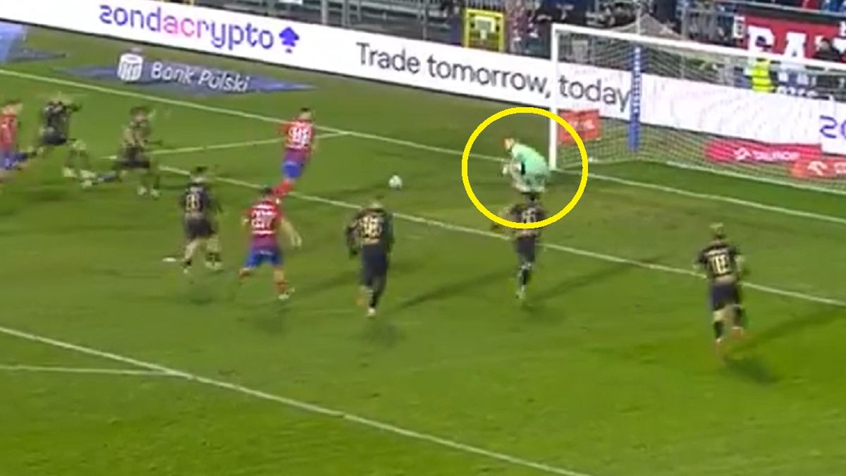 Twitter / Canal+ Sport / Na zdjęciu: druga obrona Forenca