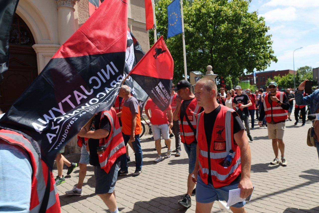 Kolejny tydzień strajku w Jeremiasie. Strajkujący poszli przed urząd miasta, zarząd: strajk jest nielegalny i nikogo nie więziono