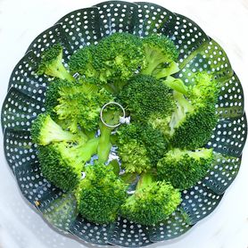 Gotowane brokuły bez dodatku soli, odsączone