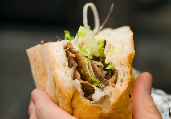 Czym się różni polski kebab od tureckiego kebapu?
