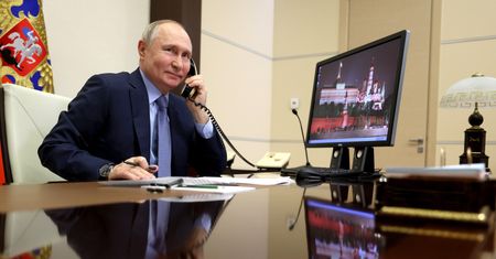 Putin otwarty na rozmowy z Macronem. Jest komunikat Pieskowa