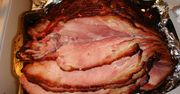 Pieczona w całości peklowana szynka wieprzowa bez kości (mięso i tłuszcz) z dodatkiem wody