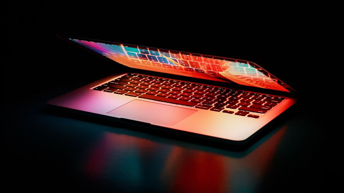 Wraz z firmą x-kom podpowiadamy, jaki laptop warto wybrać w grudniu, fot. Pexels