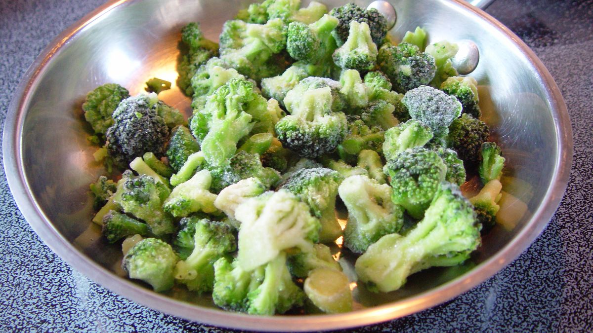 Mrożone krojone brokuły bez dodatku soli, odsączone