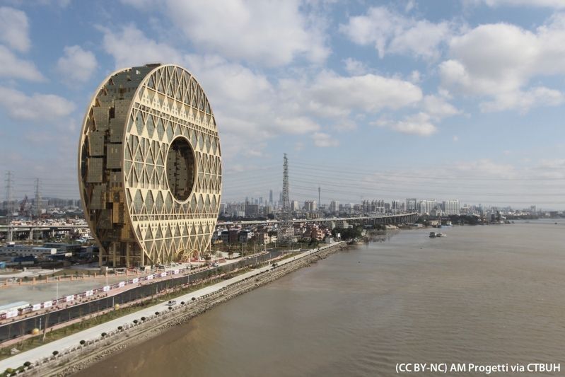 Zdjęcia majestatycznego Guangzhou Circle górującego nad Chinami