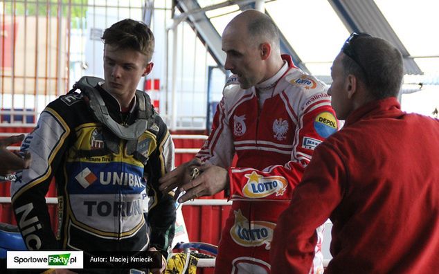 Tomasz Gollob udziela wskazówek swojemu bratankowi, Oskarowi