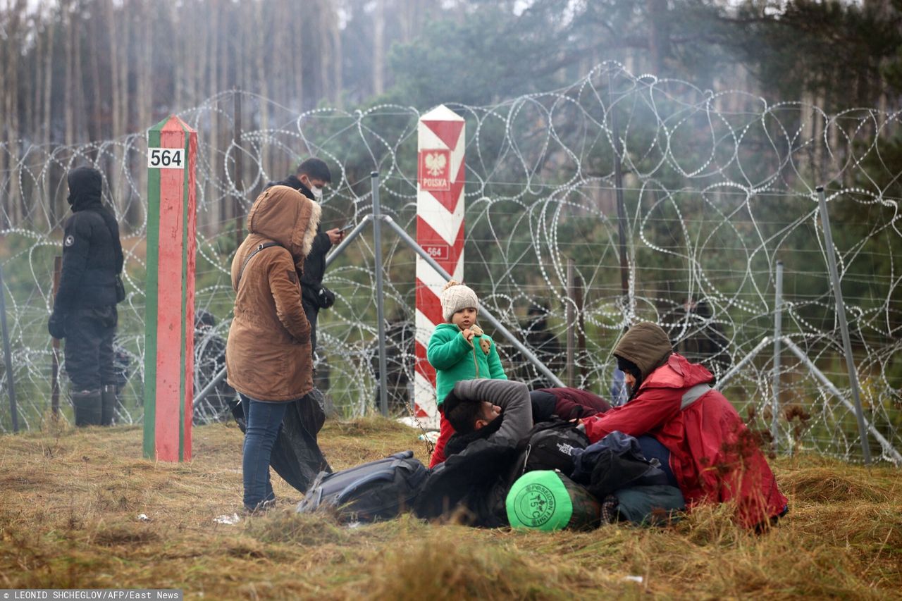 Kryzys na granicy. "Migranci wszczęli zamieszki po białoruskiej stronie" [NA ŻYWO]