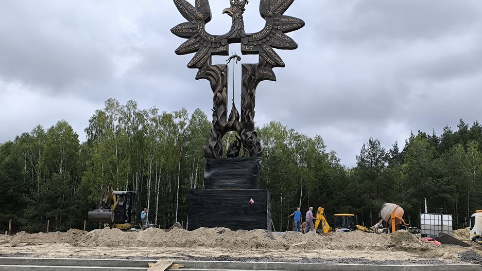 Pomnik "Rzeż wołyńska" w Domastawie