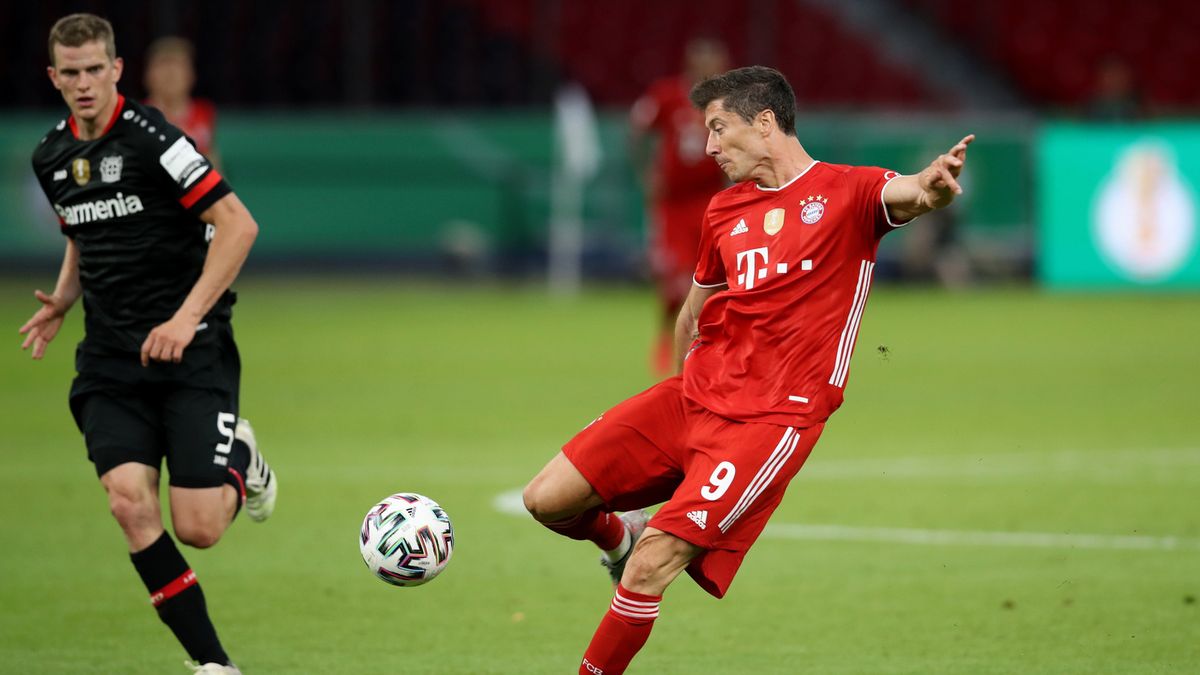 PAP/EPA / ALEXANDER HASSENSTEIN / POOL / Na zdjęciu od prawej: Robert Lewandowski