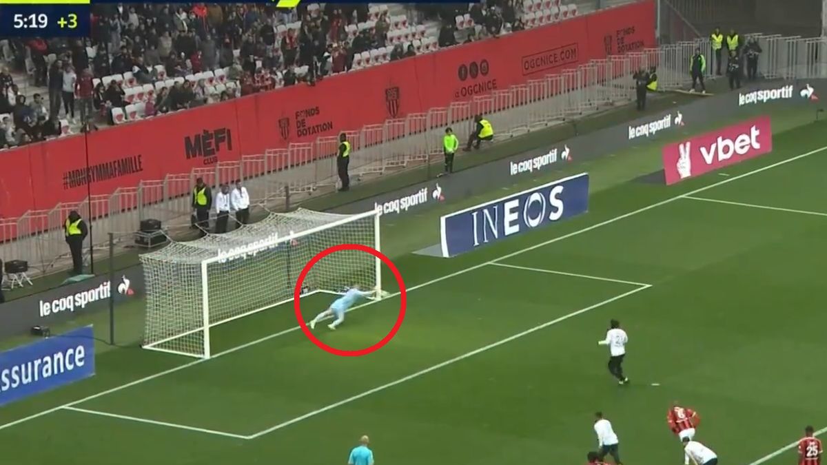 Eleven Sports / Marcin Bułka znowu obronił rzut karny