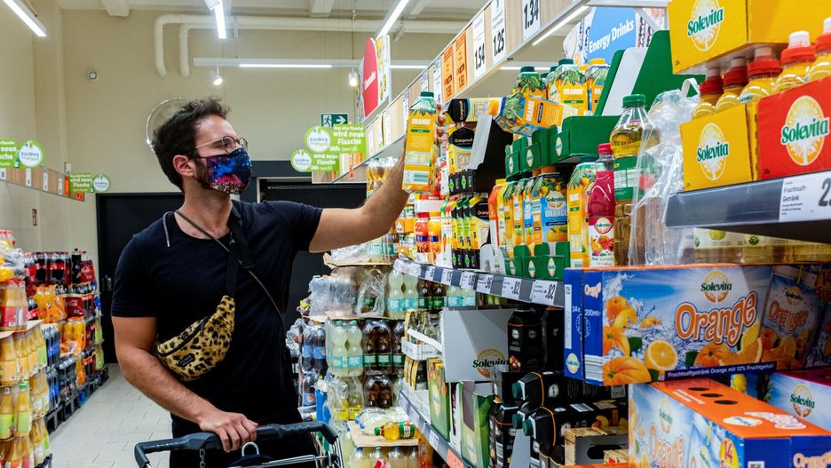 agefotostock stock 2020-10Berlin, Germany. Mature gay male shopping for groceries inside a local supermarket wearing a 'protective' facemask due to Corona Outbreak and Covid-19Guido Koppes