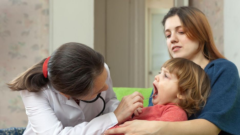 Angina u dzieci – przyczyny, objawy, leczenie
