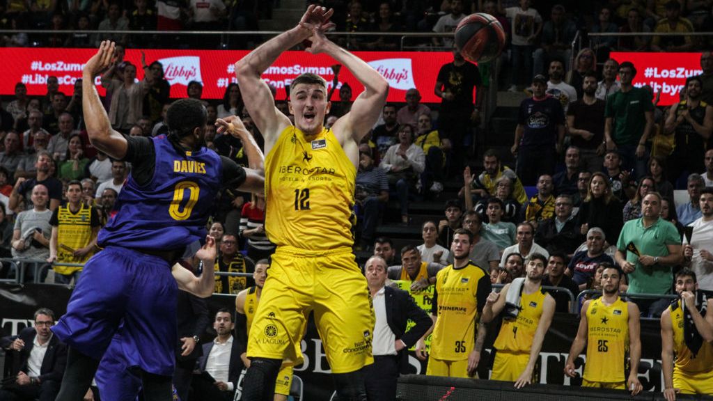 Zdjęcie okładkowe artykułu: Getty Images / Elena Vizzoca/Pacific Press/LightRocket  / Na zdjęciu (w żółtej koszulce): Tomasz Gielo