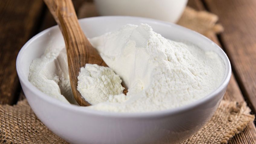 Odtłuszczone mleko w proszku z witaminami A i D, w puszce