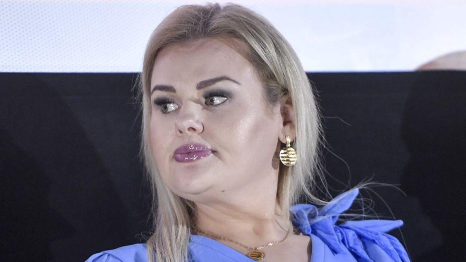 Kinga Zawodnik z błękitnym kombinezonie