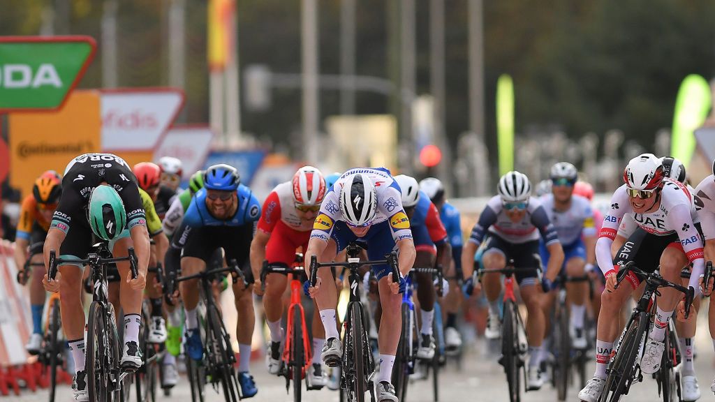 Zdjęcie okładkowe artykułu: Getty Images /  Justin Setterfield / Na zdjęciu: kolarze podczas Vuelta a Espana