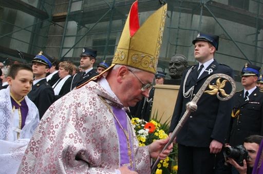 "Otwórzcie okna w Kościele - trzeba go przewietrzyć"