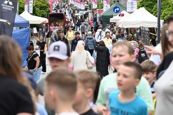 Budzenie Sienkiewki w pełni! Atrakcji nie brakuje. Zobaczcie, co ciekawego się dzieje na deptaku w Kielcach