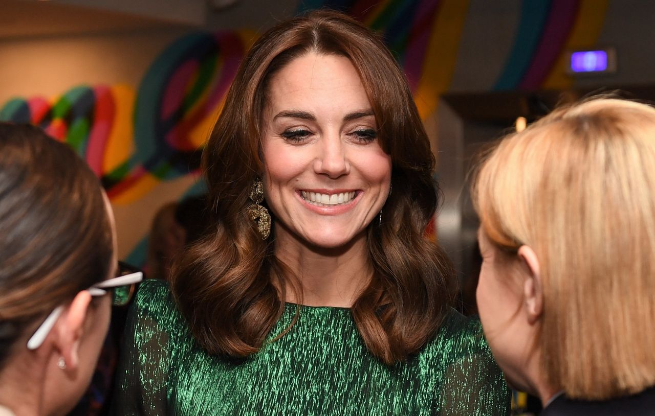 Kate Middleton zachwyca pięknymi włosami. Księżna używa szamponu, który można dostać w popularnej drogerii