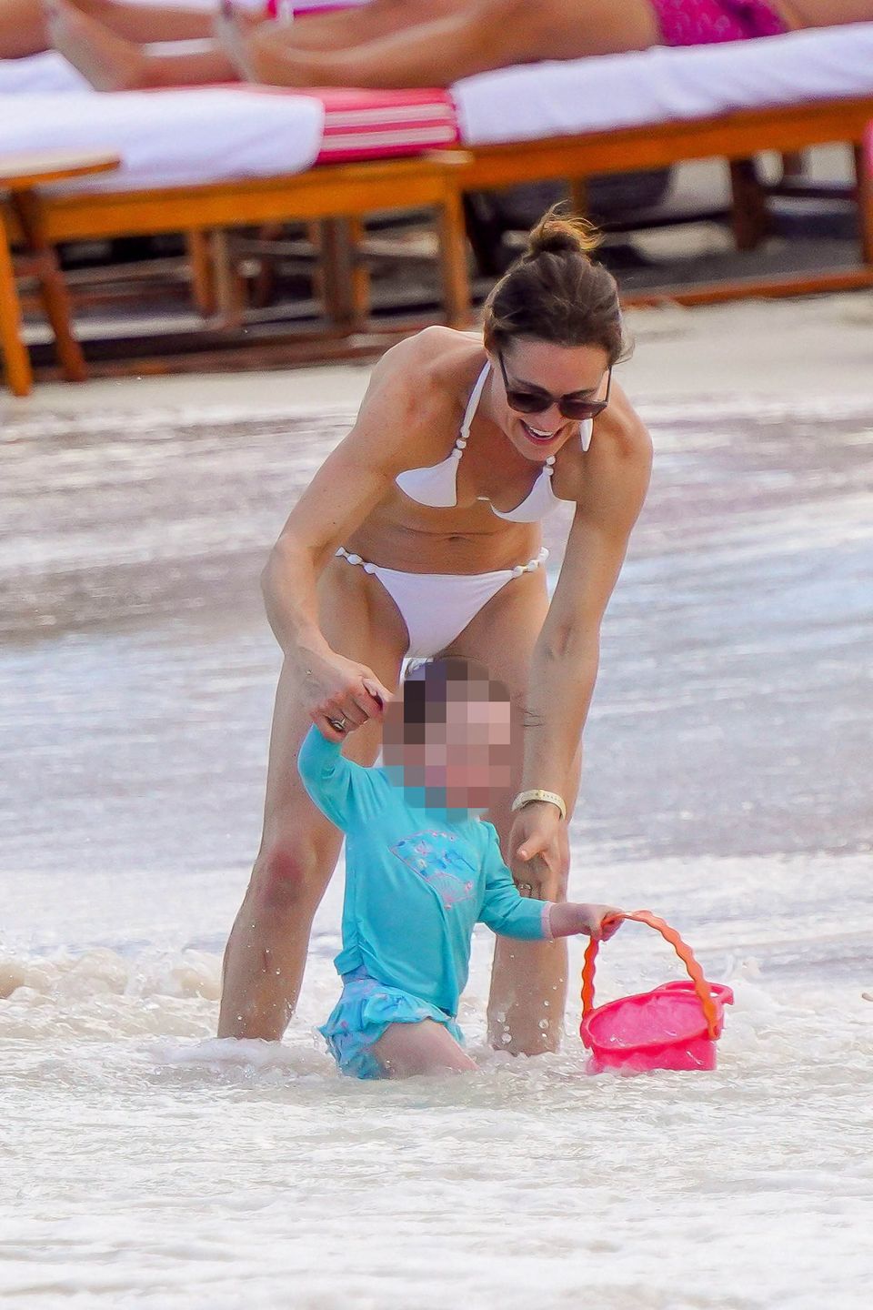 
Pippa Middleton z rodziną na plaży w Eden Rock