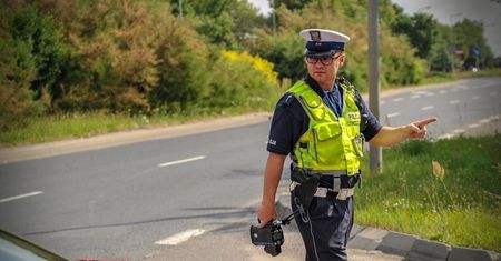 Policyjny sprzęt nie spełnia wymogów prawa, bo nie musi. Ministerstwo odpowiedziało
