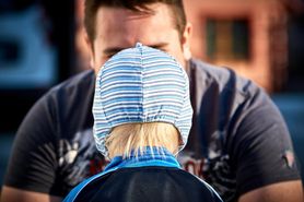 Wychowywał nie swoje dziecko. Po latach odkrył prawdę