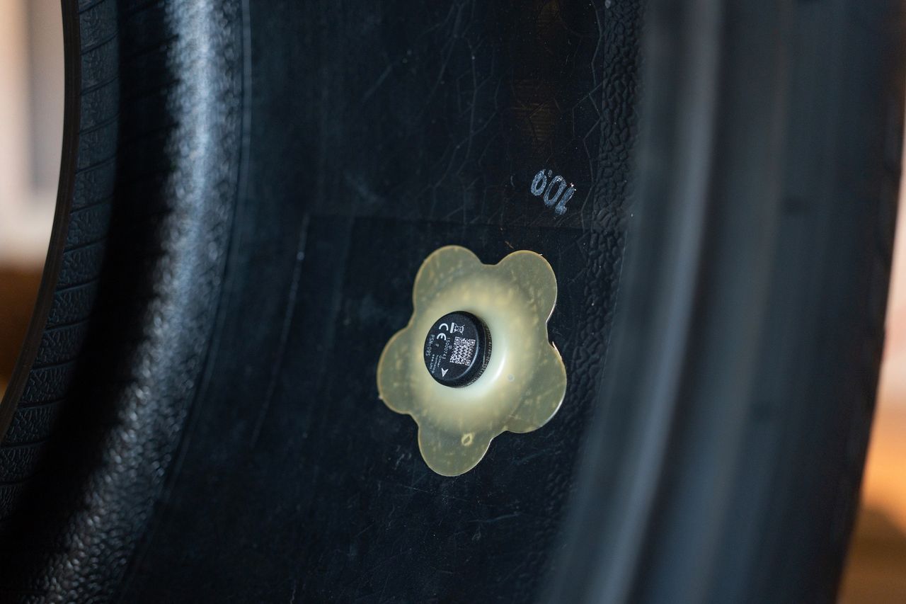 Pirelli Cyber Tyre: czujniki zamocowane bezpośrednio w oponach McLarena Artury
