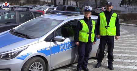 Policjanci eskortowali do szpitala rodzącą kobietę. Urodził się zdrowy chłopiec
