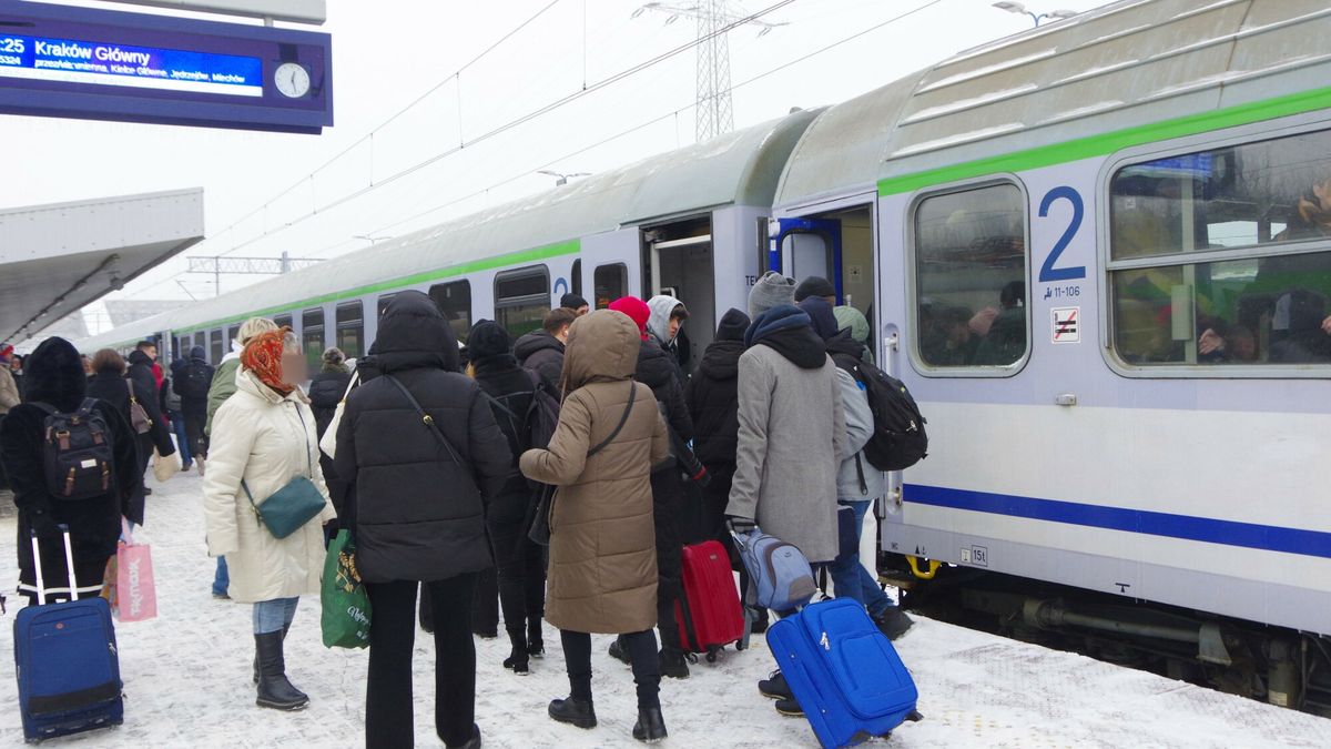 Trudne, zimowe warunki spowodowały utrudnienia.