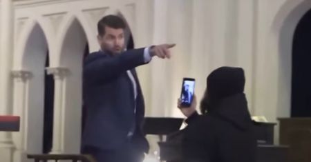 Wtargnęli do kościoła. Protesty po zastrzeleniu kobiety przez ICE
