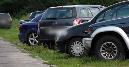 Taksówkarz uszkodził 8 samochodów w Brodnicy.