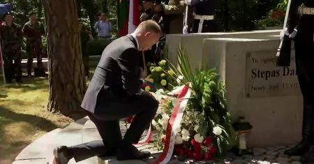 Andrzej Duda i prezydent Litwy w Pszczelniku. Uczcili pamięć litewskich lotników w 90. rocznicę katastrofy
