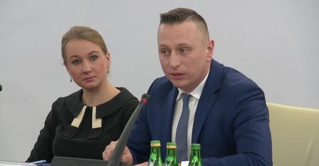 “Naszą rodzinę PiS postanowił zniszczyć”. Krzysztof Brejza z żoną przed komisją ws. inwigilacji Pegasusem