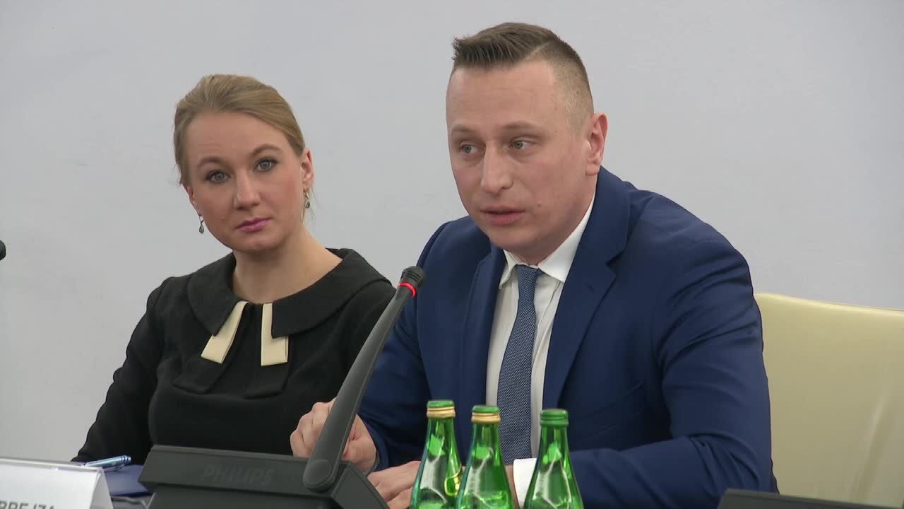 “Naszą rodzinę PiS postanowił zniszczyć”. Krzysztof Brejza z żoną przed komisją ws. inwigilacji Pegasusem