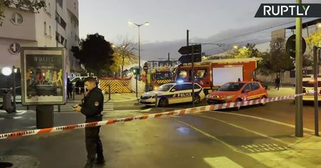 Atak nożownika na policjanta. Napastnik zastrzelony