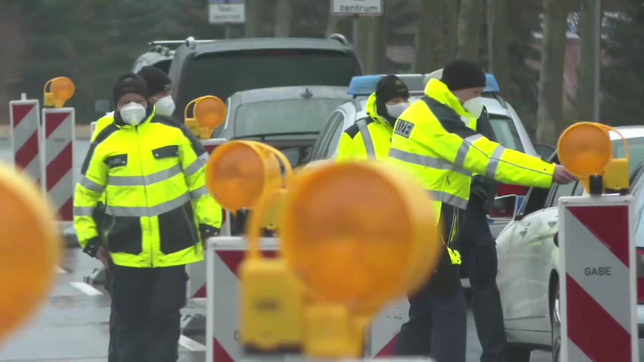 Niemcy otwierają punkt testów na COVID-19 na granicy z Polską w Lubieszynie.