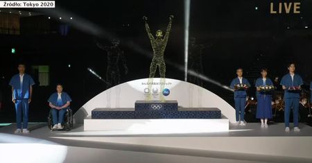 Organizatorzy igrzysk olimpijskich w Tokio pokazali, jak będzie wyglądało podium do ceremonii medalowych. Wykonano je w całości z plastiku z recyklingu