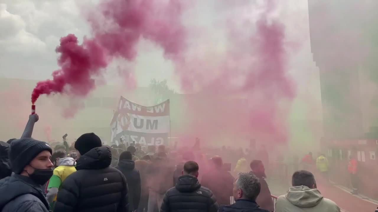 “We want Glazers out”. Kibice wdarli się na stadion Old Trafford. Mecz Manchesteru United z Liverpoolem został przełożony.