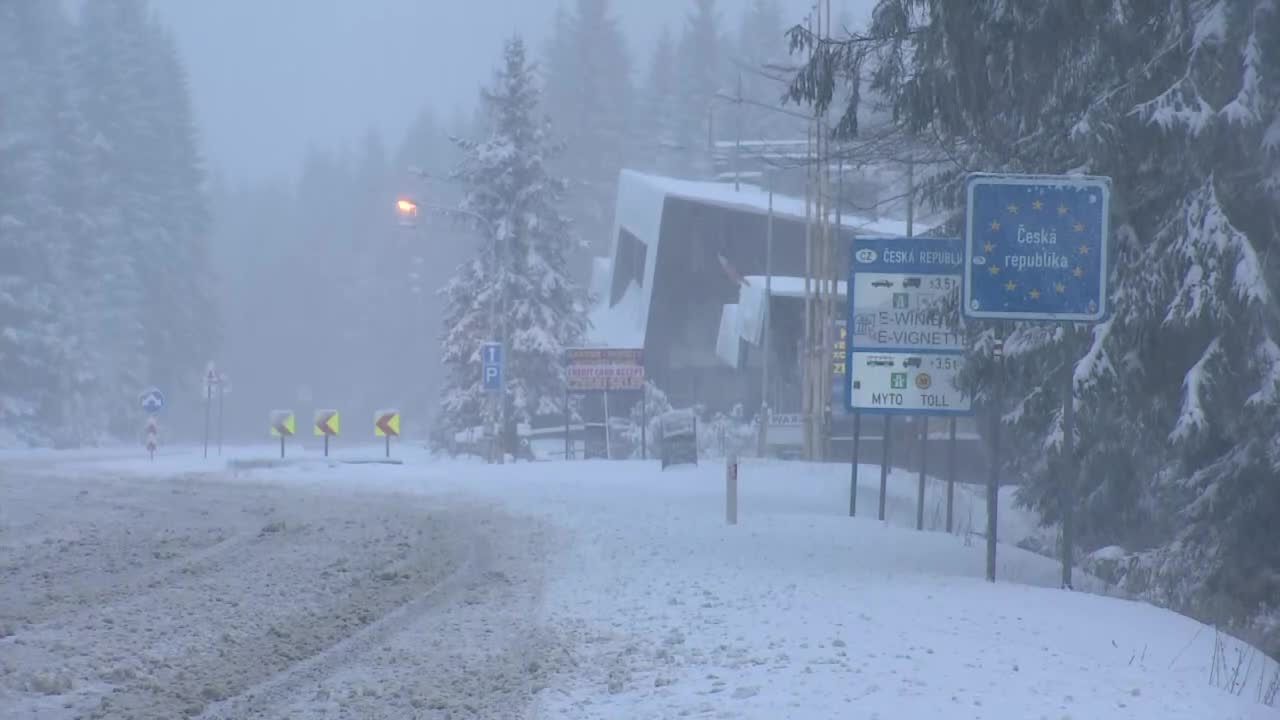 Przejście graniczne Jakuszyce-Harrachov zamknięte dla samochodów ciężarowych. Przez śnieg