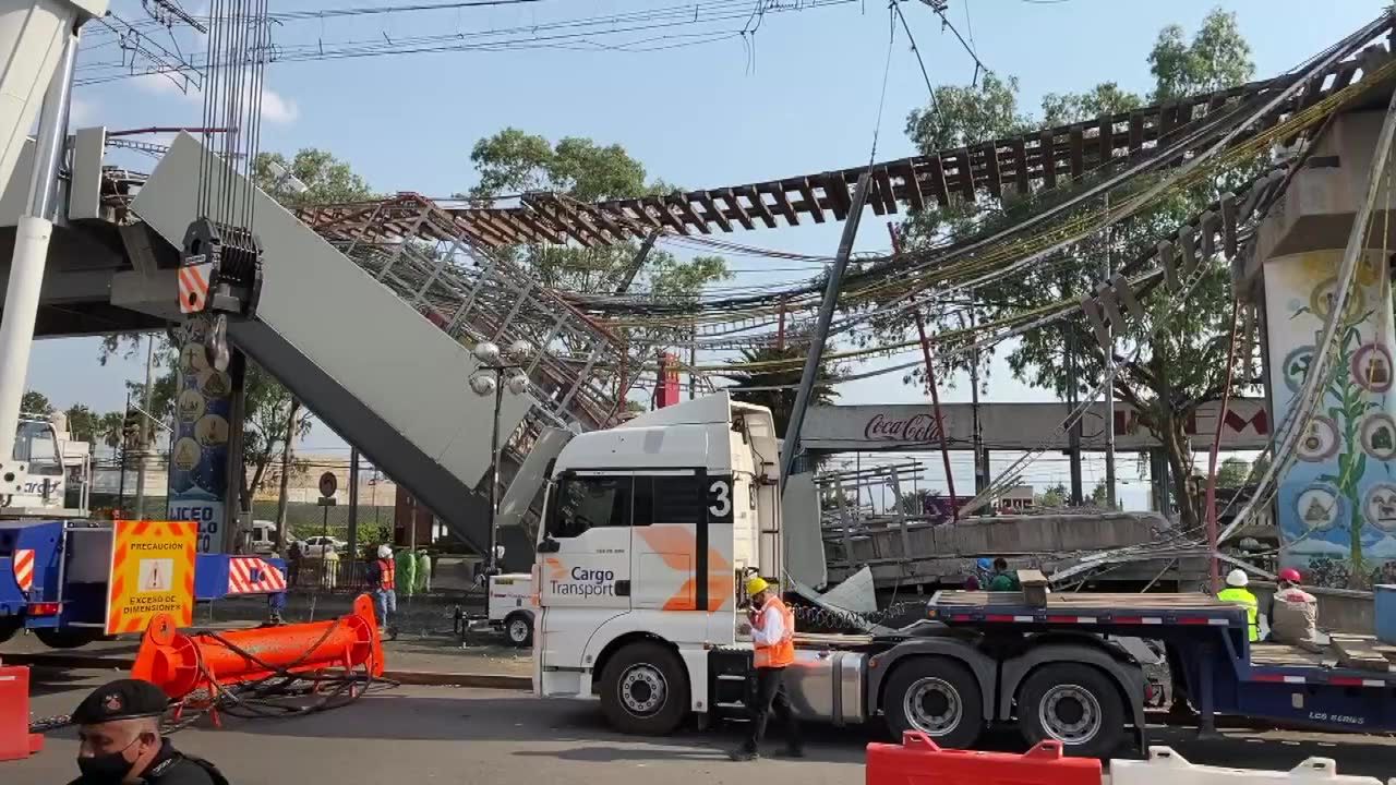 Katastrofa wiaduktu metra w Meksyku. Trzydniowa żałoba narodowa po śmierci 23 osób.