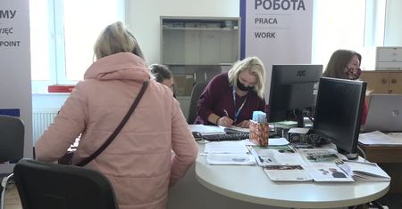 “W ciągu tygodnia udało nam się znaleźć 100 mieszkań dla uchodźców”. Punkty pomocy dla Ukraińców działają z pełną mocą