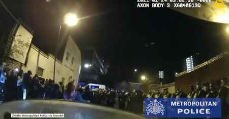 Ponad 300 osób na nielegalnej imprezie w Londynie pomimo lockdownu