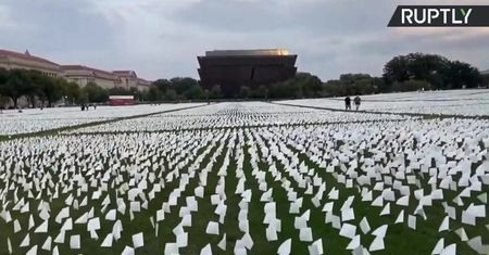Hołd dla ofiar pandemii w USA. Dzwony waszyngtońskiej katedry zabiły 700 razy, by upamiętnić ponad 700 tys. zgonów
