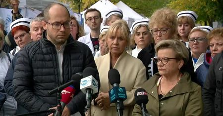 “Publiczna ochrona zdrowia się rozsypuje”. Rząd zapowiada podpisanie porozumienia z medykami