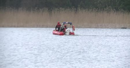 Niewielki samolot spadł do jeziora w Wielkopolsce. Zginęła co najmniej jedna osoba
