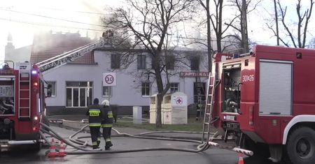 Pożar budynku wielorodzinnego w Opolu. Jedna osoba została ranna