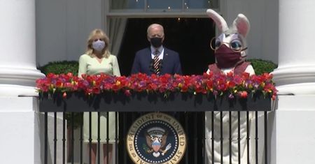 Joe Biden w towarzystwie żony i zajączka wielkanocnego wygłosił przemówienie świąteczne.