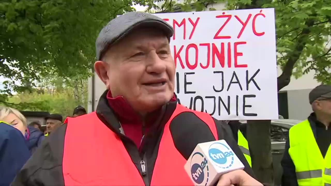 Mają dość “wstrząsów o sile trzęsienia ziemi”. Mieszkańcy Libiąża protestują przed kopalnią, górnicy bronią miejsca pracy